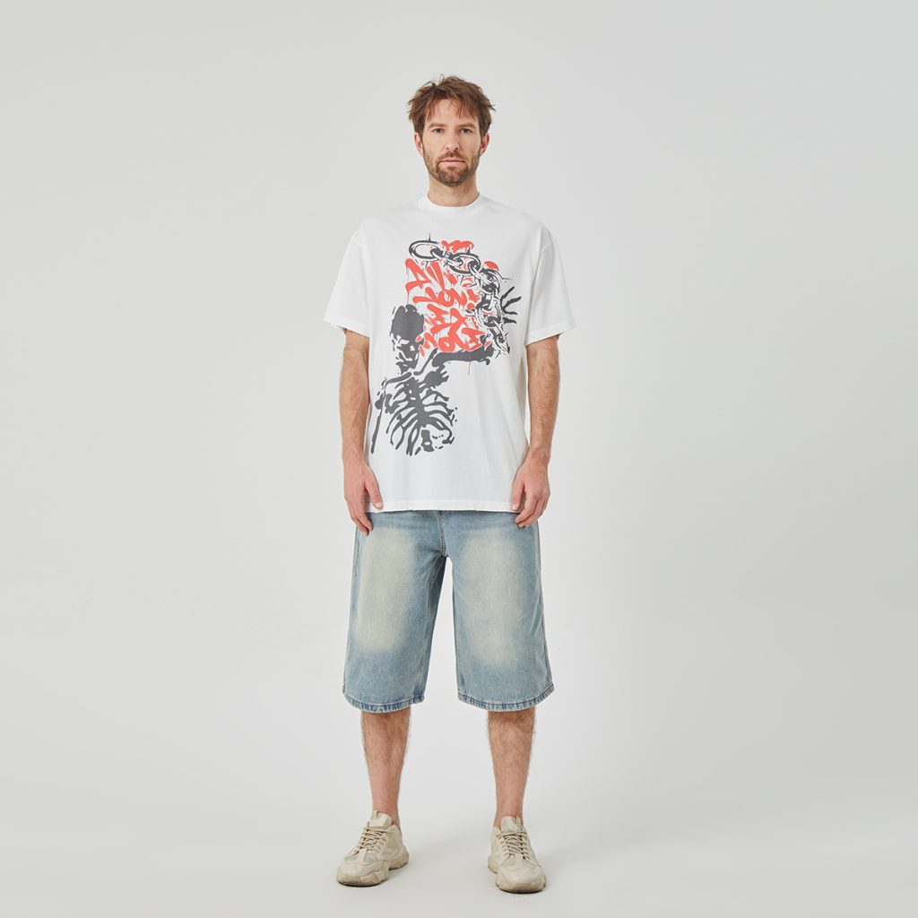 Men's Stylish White Oversized T - Shirt with Edgy Skeleton & Chain Graphic Design