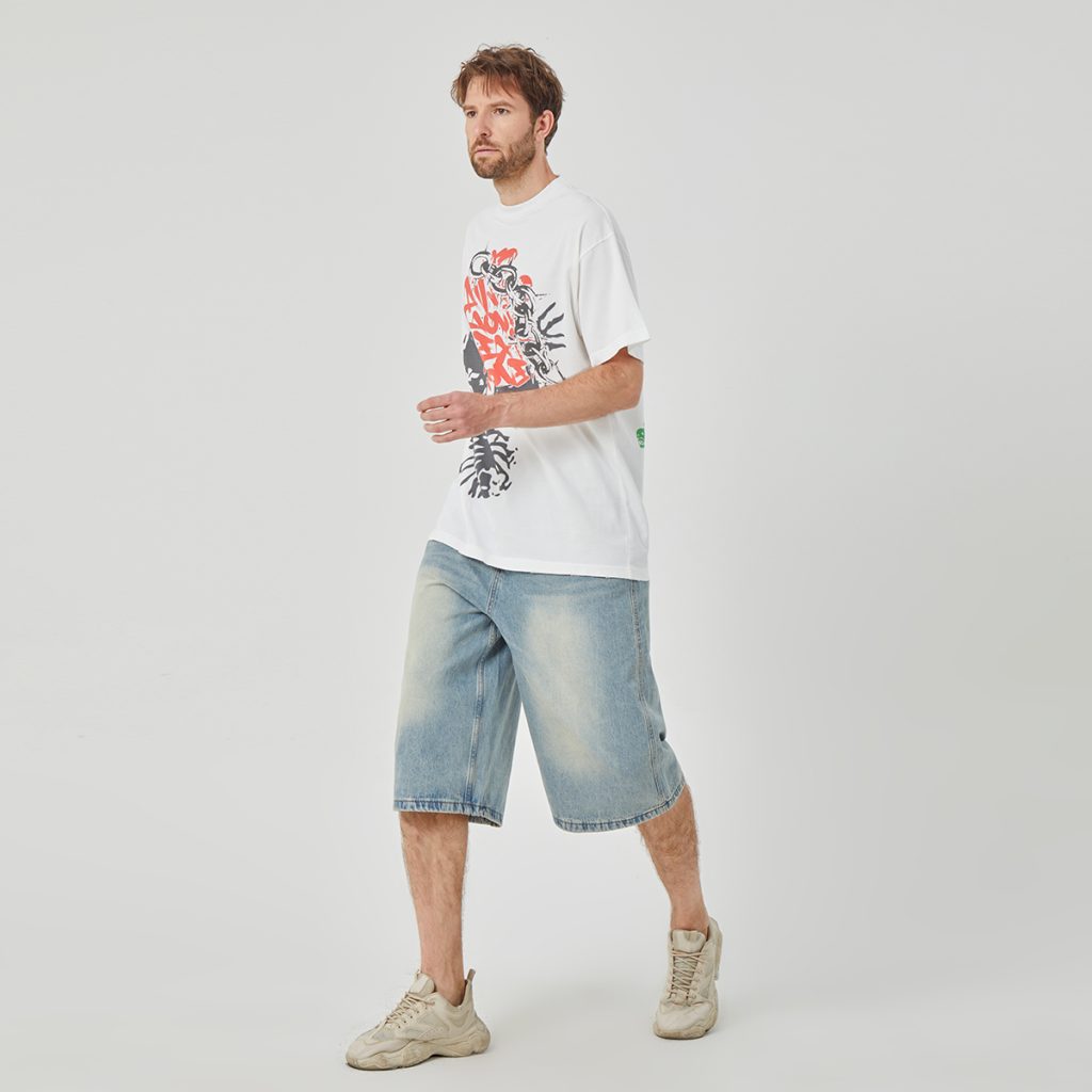Men's Stylish White Oversized T - Shirt with Edgy Skeleton & Chain Graphic Design