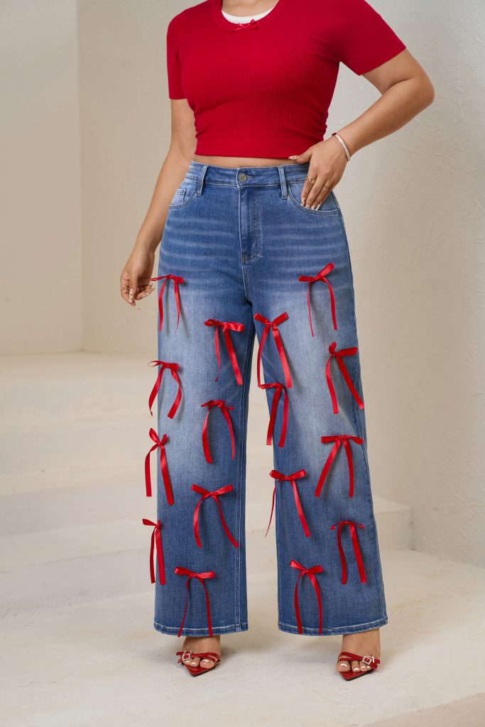 Woman Plus High-Waisted Wide-Leg Denim Pants with Red Ribbon Detailing