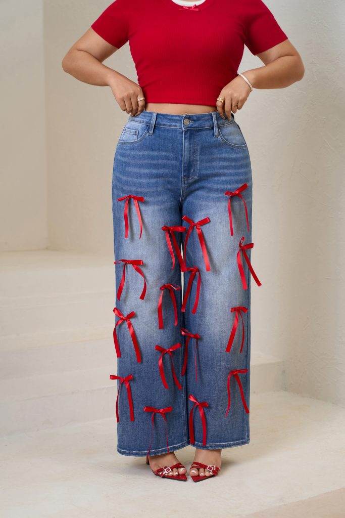 Woman Plus High-Waisted Wide-Leg Denim Pants with Red Ribbon Detailing