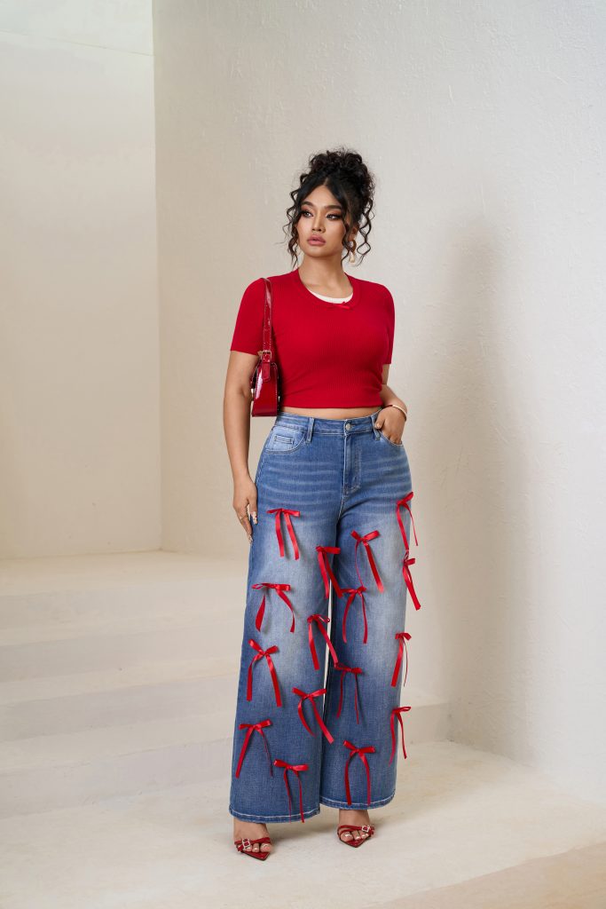 Woman Plus High-Waisted Wide-Leg Denim Pants with Red Ribbon Detailing