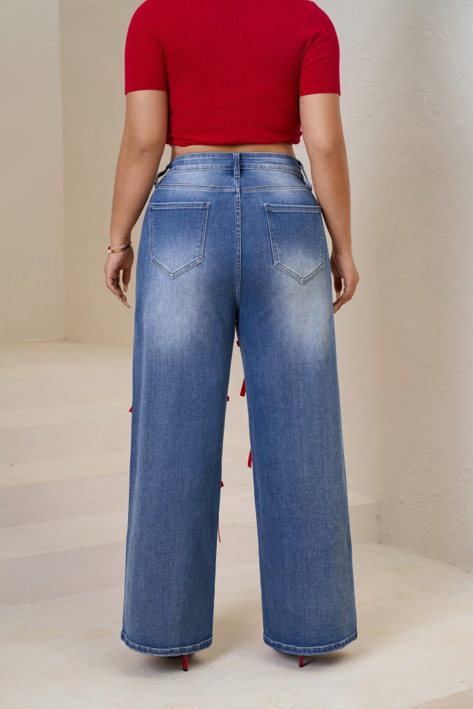Woman Plus High-Waisted Wide-Leg Denim Pants with Red Ribbon Detailing