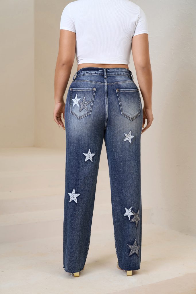 Woman Plus Distressed Wide-Leg Denim Jeans with Star Embroidery