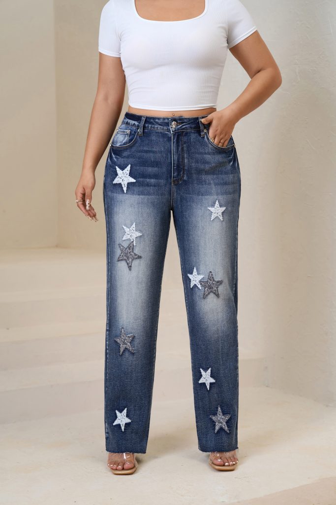 Woman Plus Distressed Wide-Leg Denim Jeans with Star Embroidery