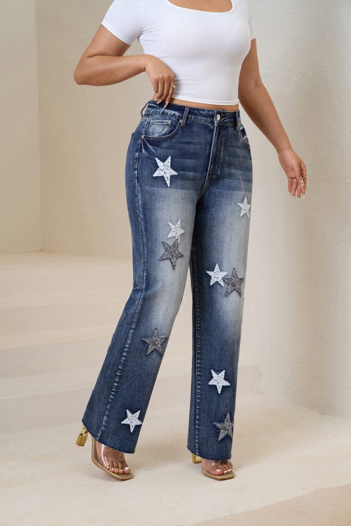 Woman Plus Distressed Wide-Leg Denim Jeans with Star Embroidery