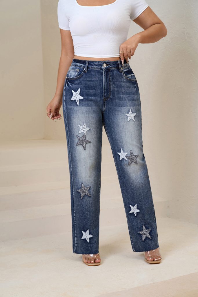 Woman Plus Distressed Wide-Leg Denim Jeans with Star Embroidery