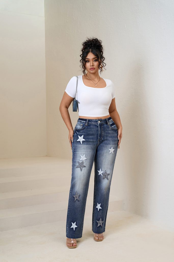 Woman Plus Distressed Wide-Leg Denim Jeans with Star Embroidery