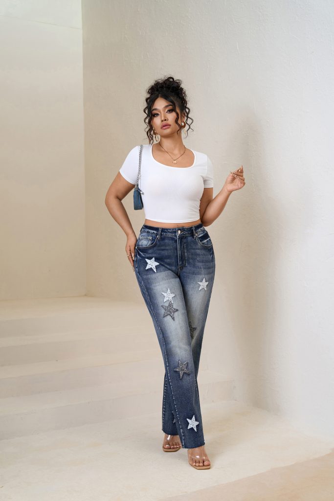 Woman Plus Distressed Wide-Leg Denim Jeans with Star Embroidery